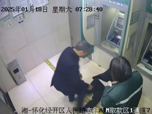 應(yīng)急處置顯擔當醉酒男子轉(zhuǎn)危為安